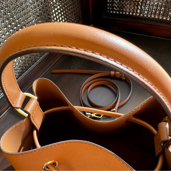 Michael Kors SURI bucket bag NWOT - Picture 6 of 8